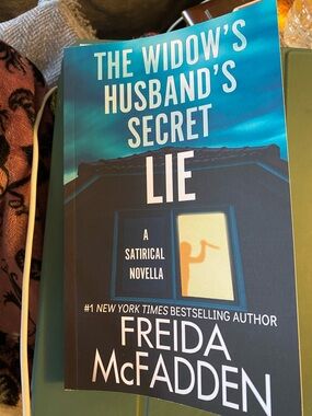 Psychological Thriller Novella - Deep Teal & Navy Cover